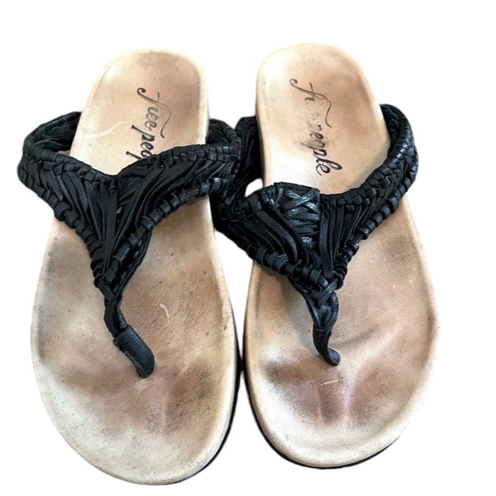 FREE PEOPLE flip flops